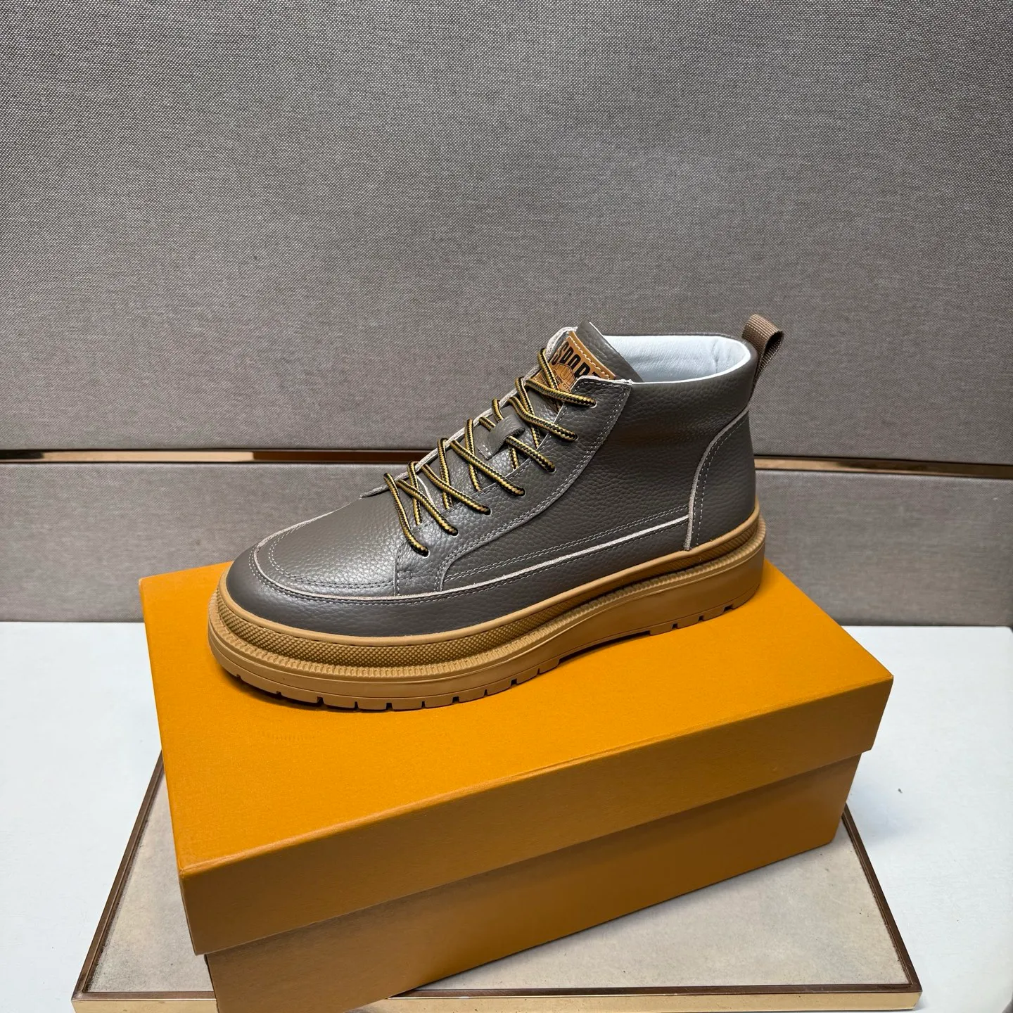 Men's men's shoes 💰pp460 [LV～] Men's casual high-top shoes 2025z cabinet sales simultaneously 🔶Size: 38-44#️⃣ 🔷3 colors🔜The upper is made of multi-material splicing ➕Genuine leather lining, comfortable and breathable, sole: original comfortable and wear-resistant outsole, ⚠️real thing📱photographed🎬real thing is better📢📢📢